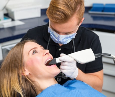 Patient receiving digital scans in Vienna 