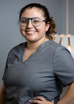 Dental assistant Nuris